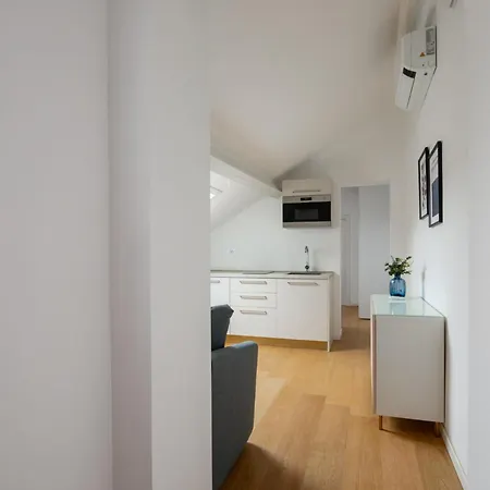Via Crespi Attic - M1 Pasteur - 10min To Duomo Μιλάνο