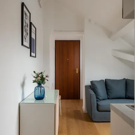 Via Crespi Attic - M1 Pasteur - 10min To Duomo Διαμέρισμα *